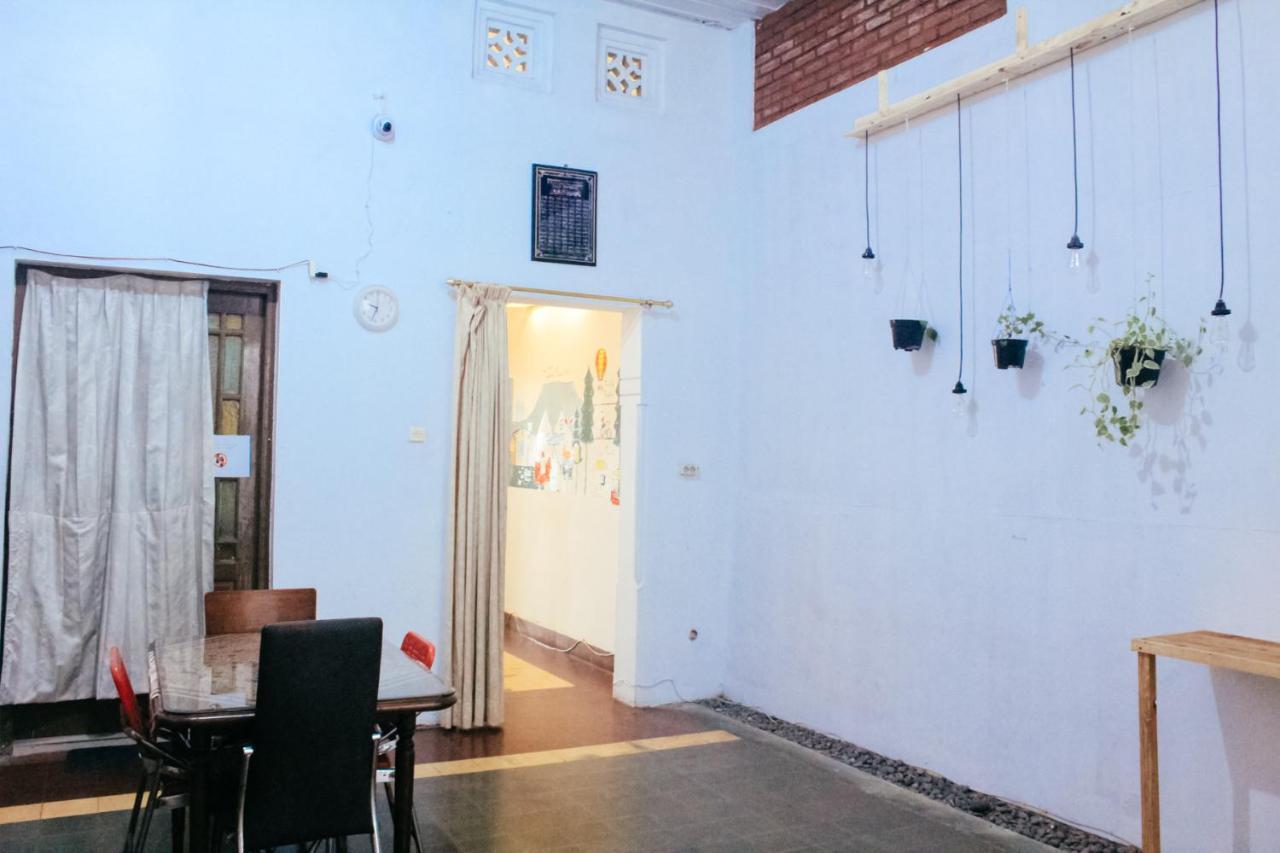 Simplycity Hostel Syariah Бандунг Экстерьер фото